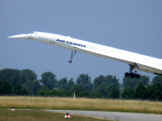 Concorde über der Landebahn